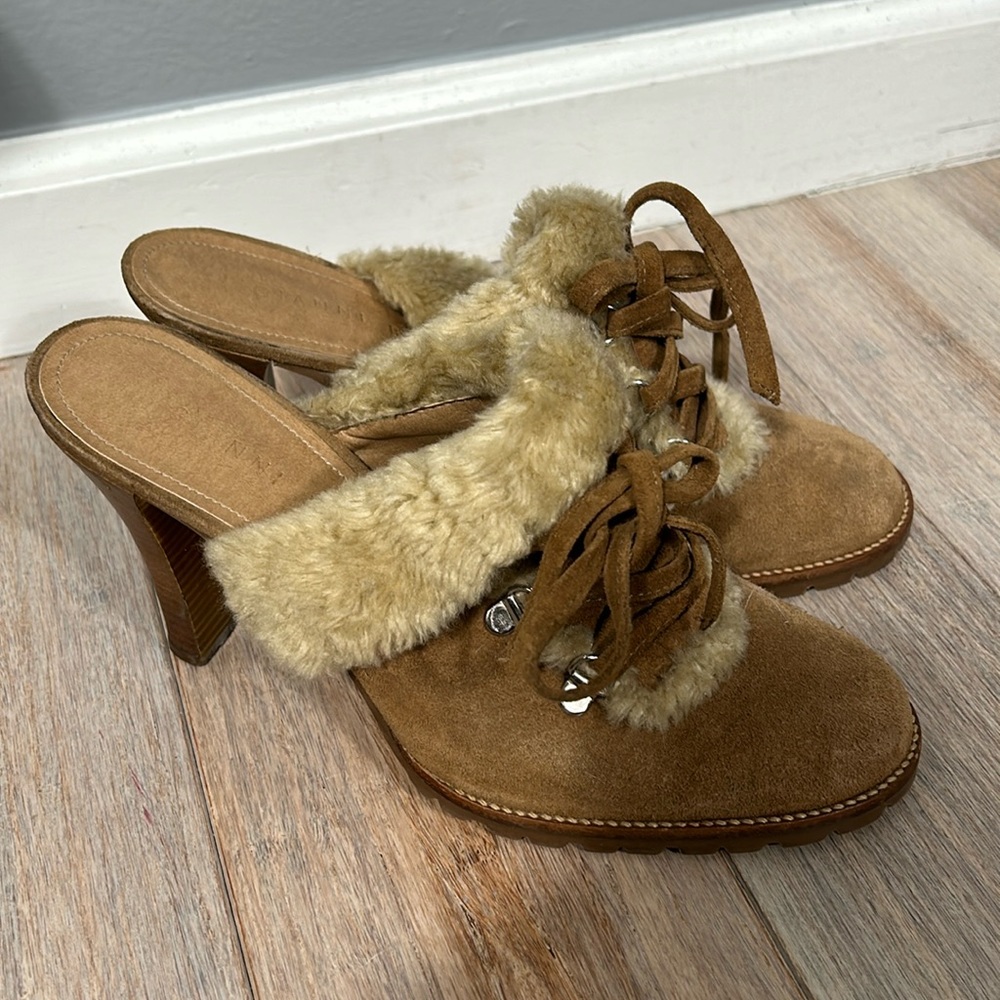 Gianni Bini stowe camel color suede and faux fur clog heel slip on 70’s  8.5